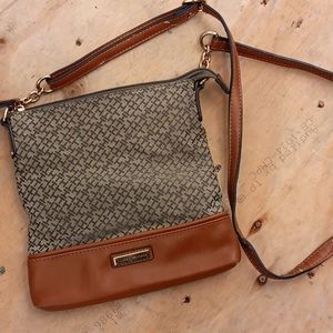 Retro Tommy Hilfiger crossbody bag